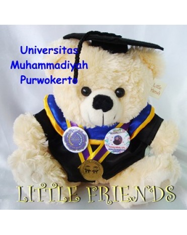 Boneka Wisuda Universitas Muhammadiyah Purwokerto (30 cm)